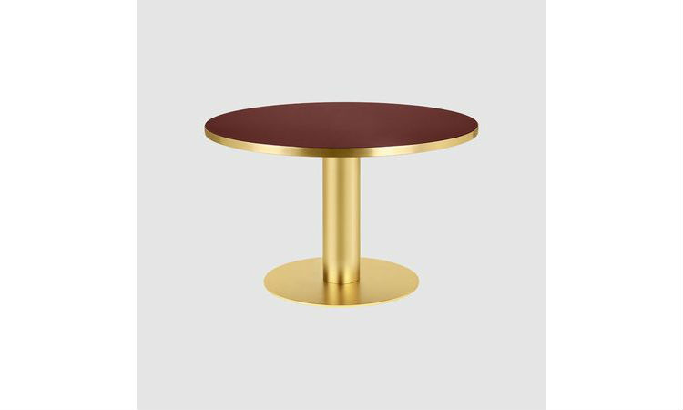 Dining Table – Round – Dia. 125cm – Brass base de Gubi