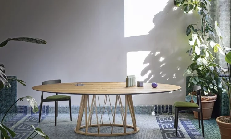 table en bois avec piètement ajouré