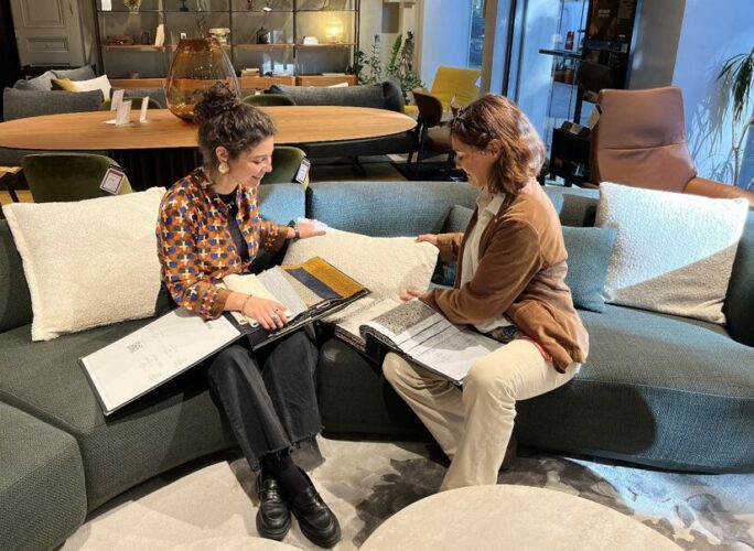 Client et conseillère en vente