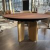 table en déstockage, table extensible, meuble d’exposition en promotion, meuble haut de gamme à prix réduit, mobilier en déstockage à Lyon, meuble de showroom en promotion, mobilier disponible immédiatement.